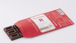 写真：ミヨシ　板チョコ型のRサンプル「Resiina（レジーナ）」