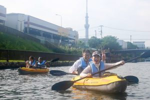 江東区は水の街。小名木川をはじめとした水路を巡るカヤックツアーは人気プログラム