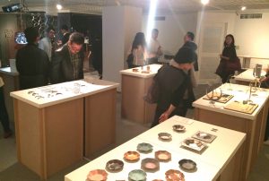 展示会「日常になかった金属のカタチ」には500人近い来訪があり、展示作品の商品化も進んだ