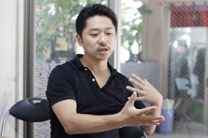 人との距離が近い浅草の生活も楽しんでいるという。
